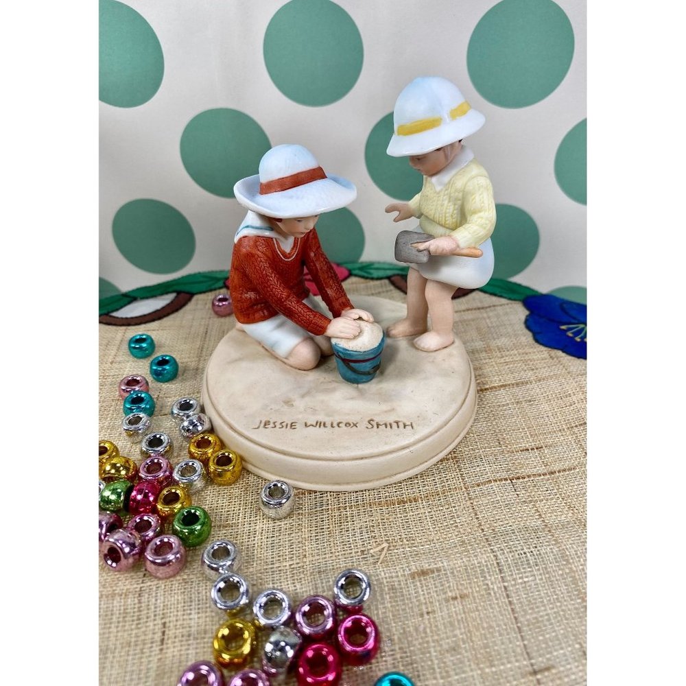 Avon "Summer Fun" figurine, Jessie Wilcox Smith Collection, handpainted,‎ mint
